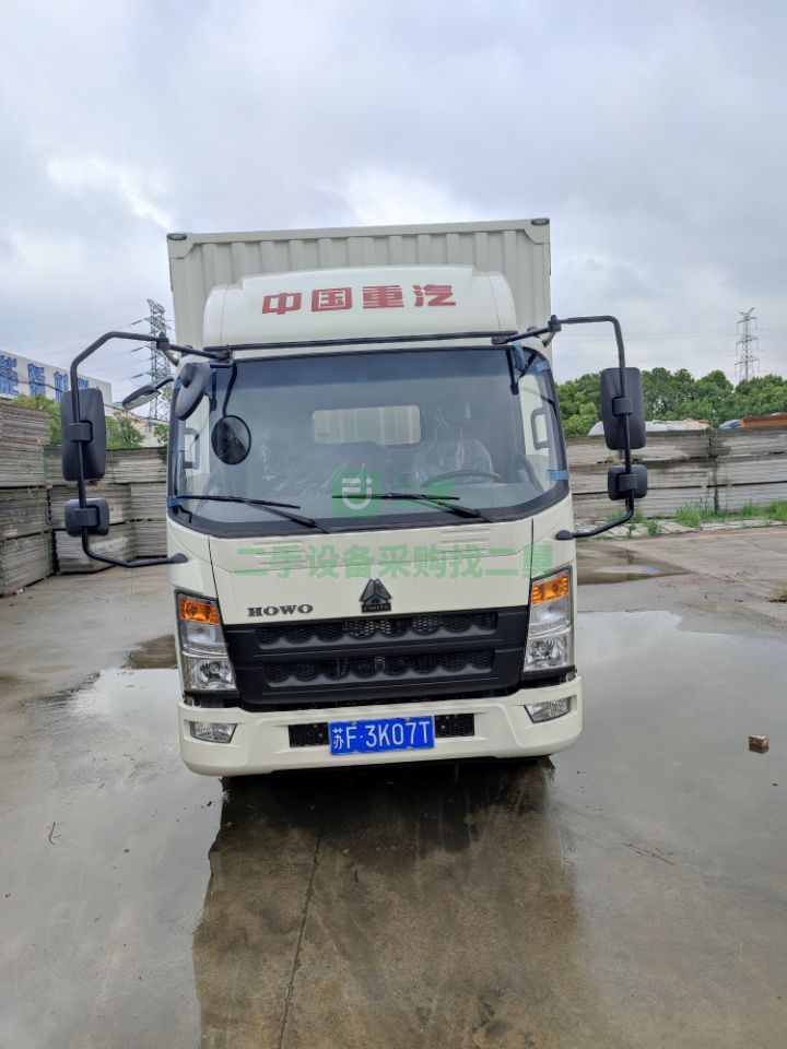 江蘇出售二手的中國重汽豪沃4.2米廂式貨車