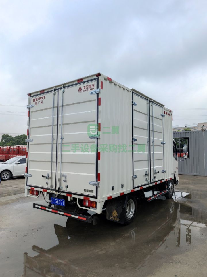 江蘇出售二手的中國重汽豪沃4.2米廂式貨車