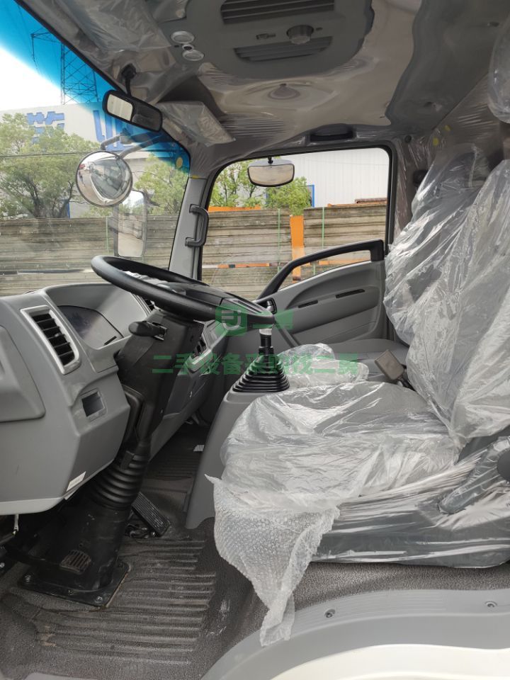 江蘇出售二手的中國重汽豪沃4.2米廂式貨車