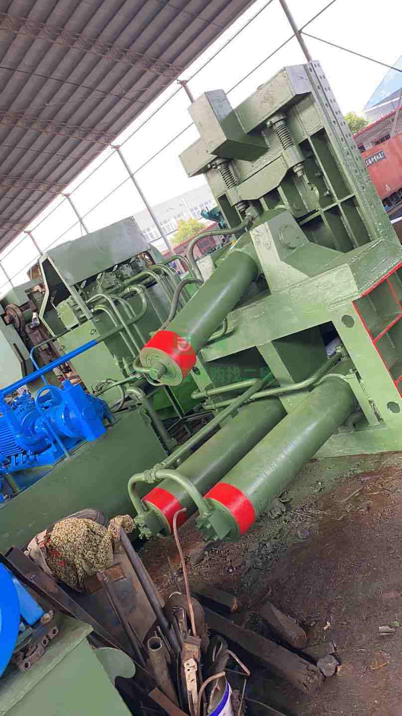 出售華宏200T金屬液壓壓塊機
