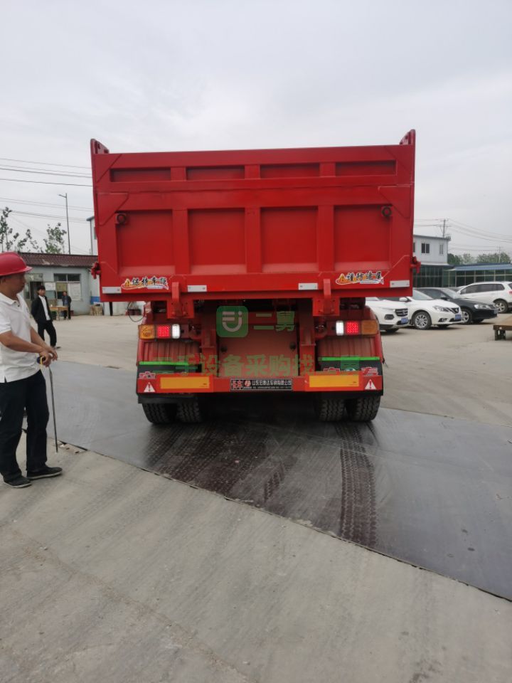 出售宏泰8米至11米自卸半掛運輸車
