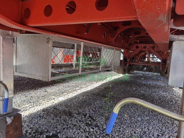 山東出售紅荷半掛車1.7米直梁對(duì)開門
