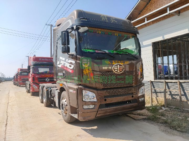 出售20年解放JH6牽引車550馬力濰柴發(fā)動(dòng)機(jī) 手續(xù)齊全 可分期