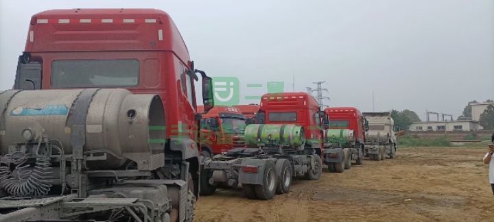 出售國(guó)六浩瀚440馬力天然汽牽引車(chē)，2臺(tái)一年兩個(gè)月全保險(xiǎn)，帶液緩