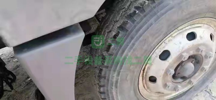 出售2015年4月份的，龍威六米八平板貨車，車況好價格低