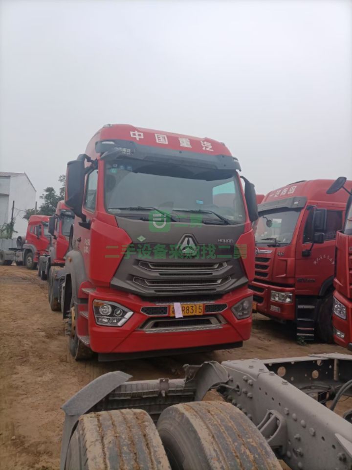 出售國(guó)六浩瀚440馬力天然汽牽引車(chē)，2臺(tái)一年兩個(gè)月全保險(xiǎn)，帶液緩
