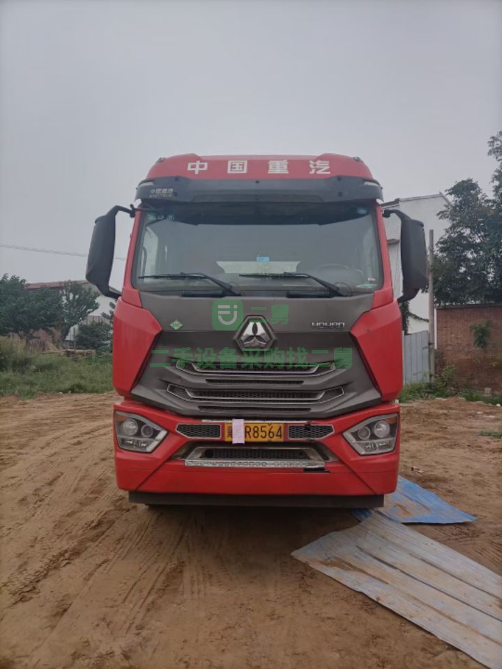 出售國(guó)六浩瀚440馬力天然汽牽引車(chē)，2臺(tái)一年兩個(gè)月全保險(xiǎn)，帶液緩