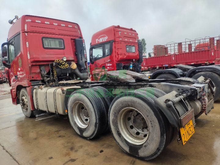 出售二手九成新的歐曼EST550馬力牽引車