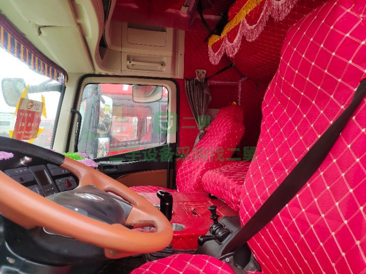 出售二手九成新的歐曼EST550馬力牽引車