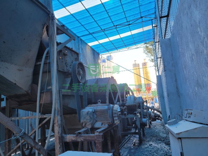 山東出售二手九成新的四排一套制沙機