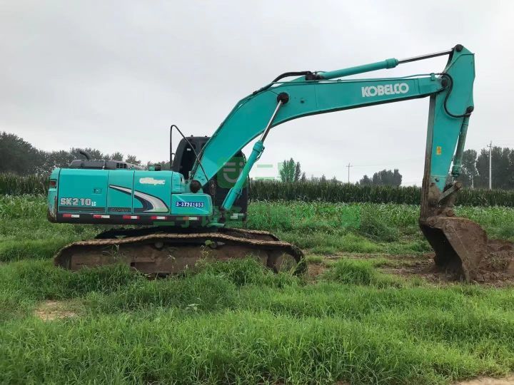 出售神鋼210超八挖掘機，全車原版，大件滴油不漏，性能非常棒，純土方車