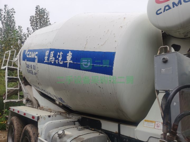 出售華凌星馬上裝悍馬動力國四，15方攪拌車