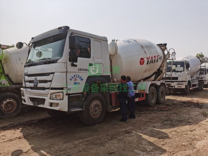 出售二手的豪沃亞特14方水泥攪拌車