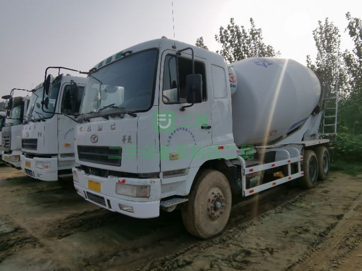 出售華凌星馬上裝悍馬動力國四，15方攪拌車