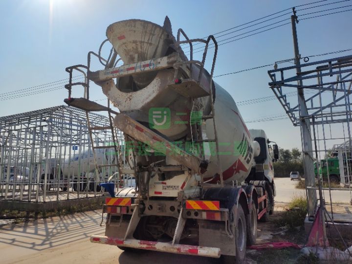 出售三一牌20年大12方攪拌車，車況精品