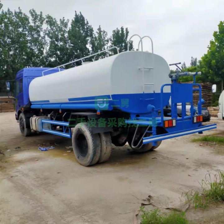 低價出售解放牌12方灑水車