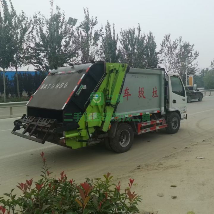 出售一臺凱馬國五藍牌壓縮垃圾車價格不高，歡迎咨詢