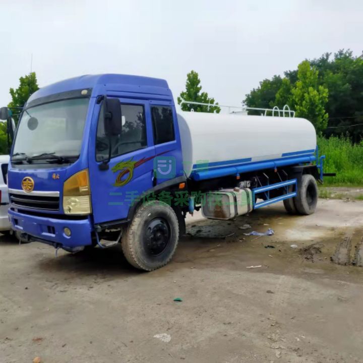 低價出售解放牌12方灑水車