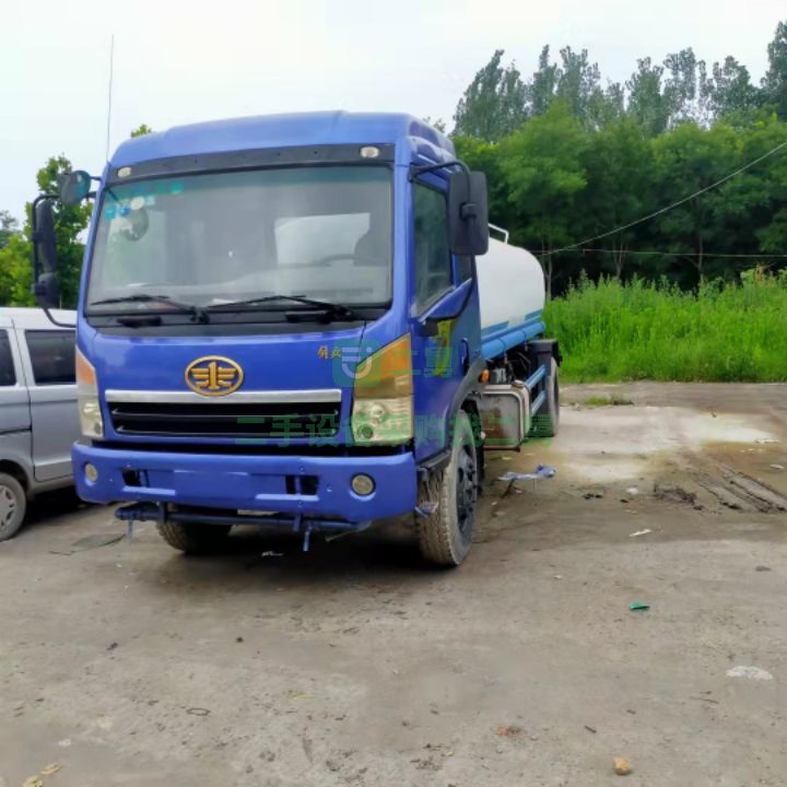 低價出售解放牌12方灑水車