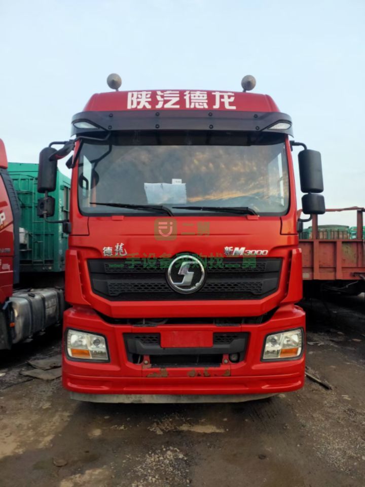 出售兩年五個月德龍M3000/460馬力帶13米60標箱側翻掛車牽引車