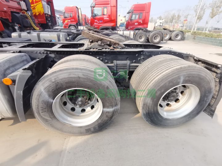 出售精品解放JH6牽引車430馬力