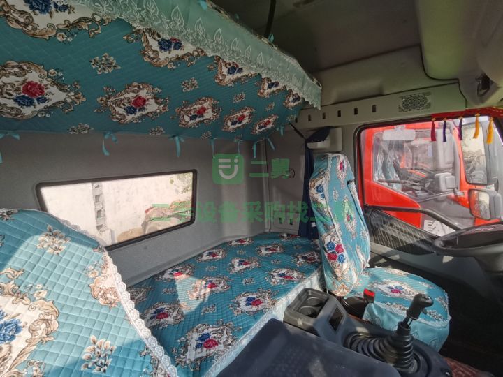 出售二手的解放原版J6P精品460馬力牽引車