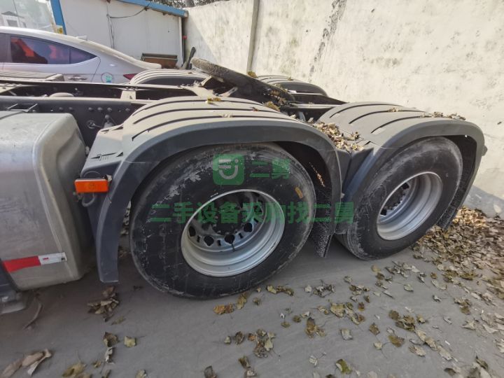 出售二手的解放原版J6P精品460馬力牽引車