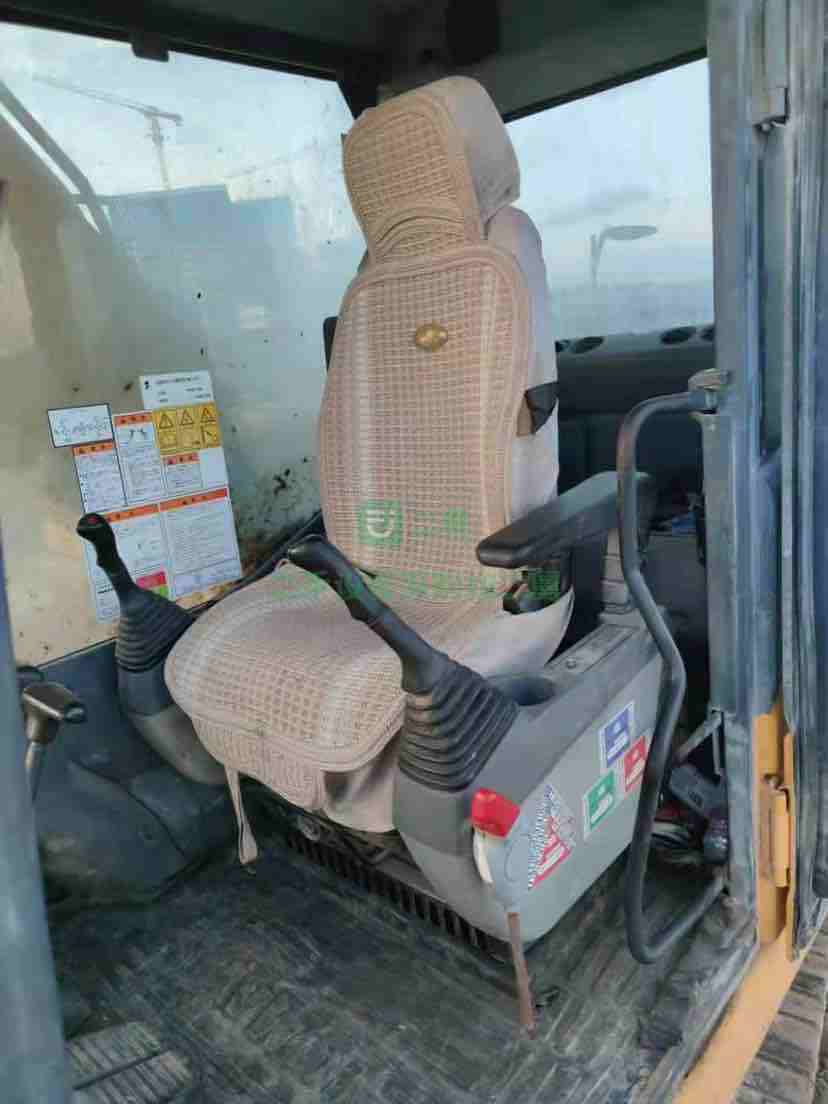 浙江出售二手的進(jìn)口小松200-8N1挖掘機(jī)