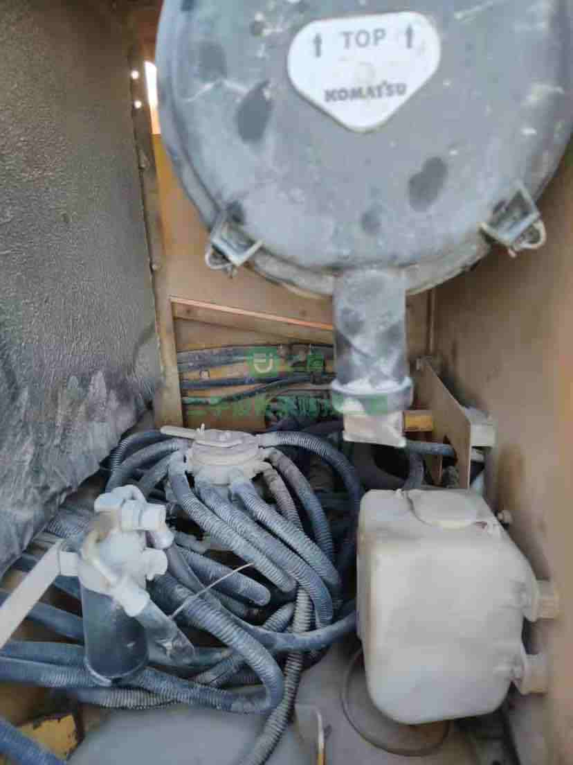 浙江出售二手的進(jìn)口小松200-8N1挖掘機(jī)