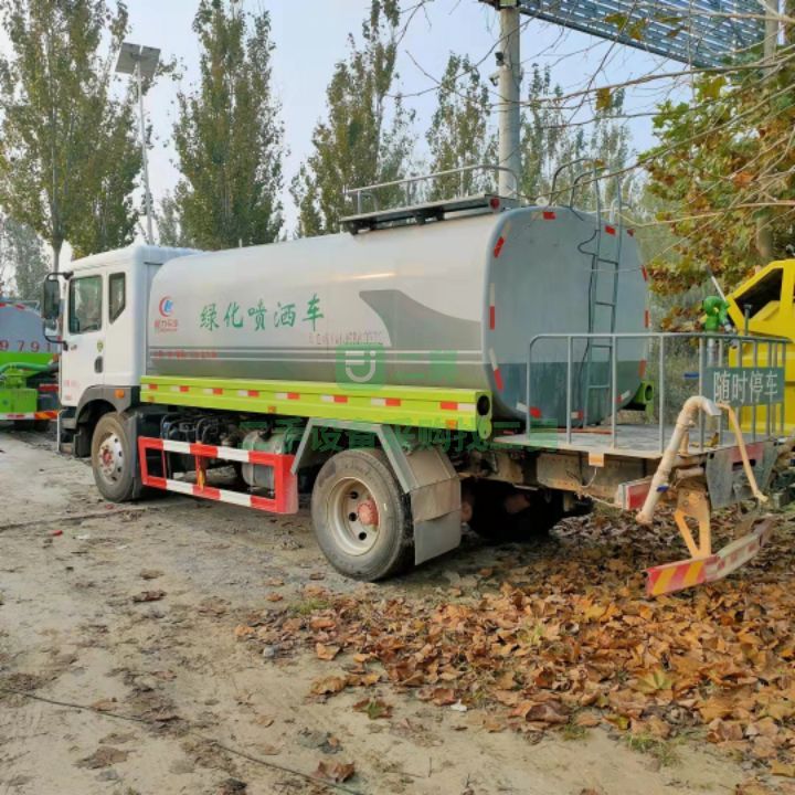 出售一臺國六東風多利卡15立方灑水車