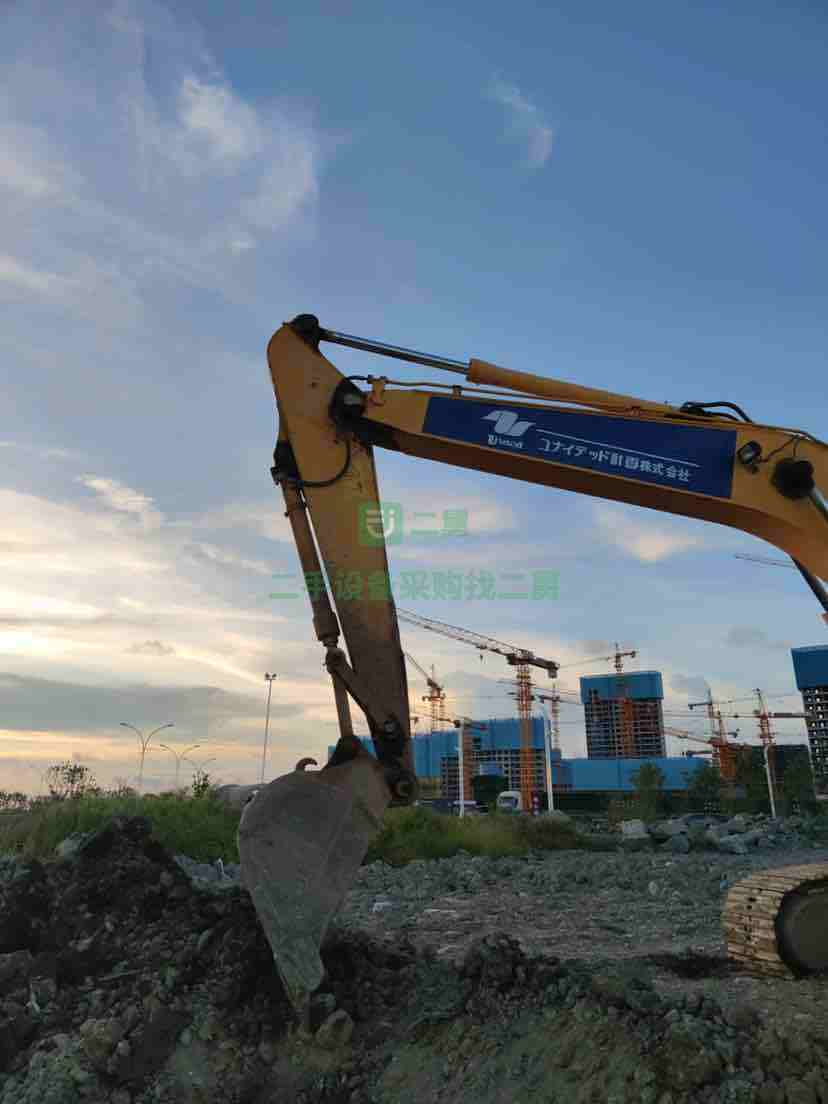 浙江出售二手的進(jìn)口小松200-8N1挖掘機(jī)