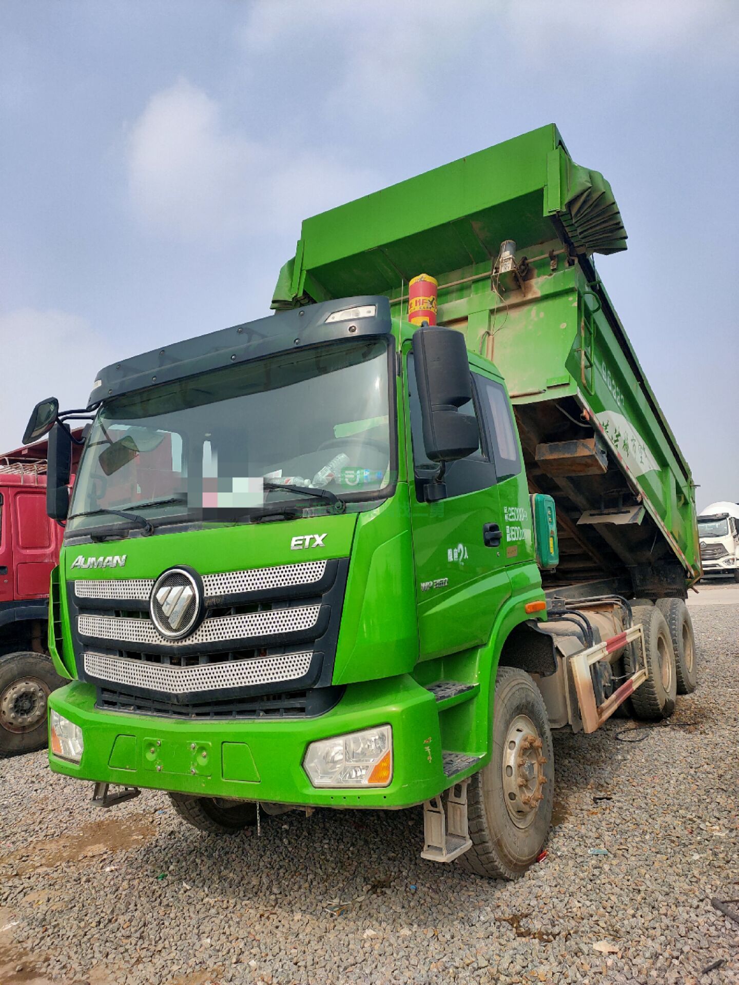 出售后翻自卸車歐曼德龍豪沃工程車