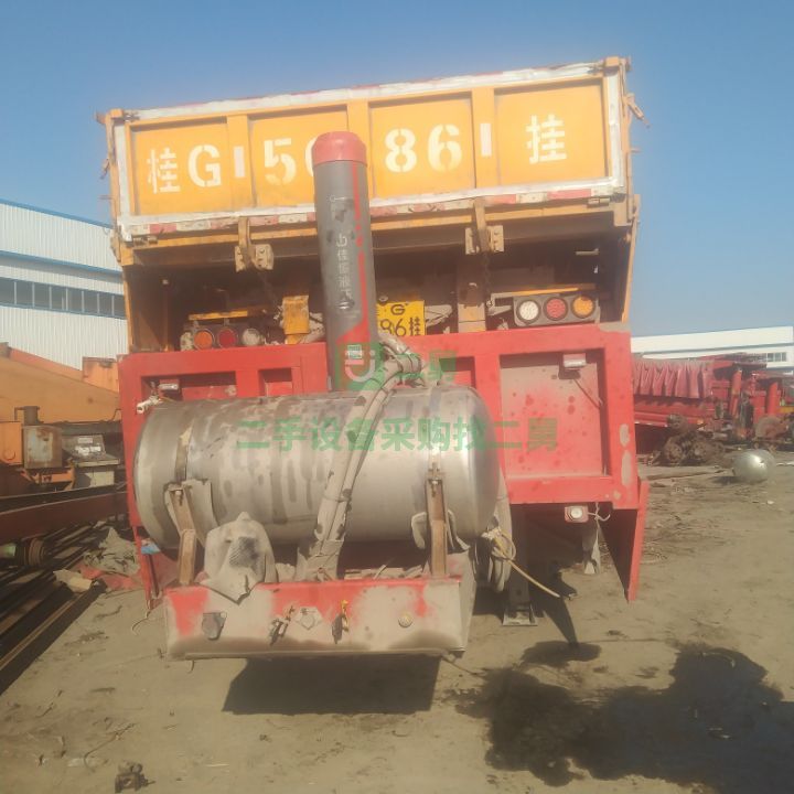 山東出售小蜜蜂后翻自卸車(chē)，20英尺集裝箱專(zhuān)用車(chē)型