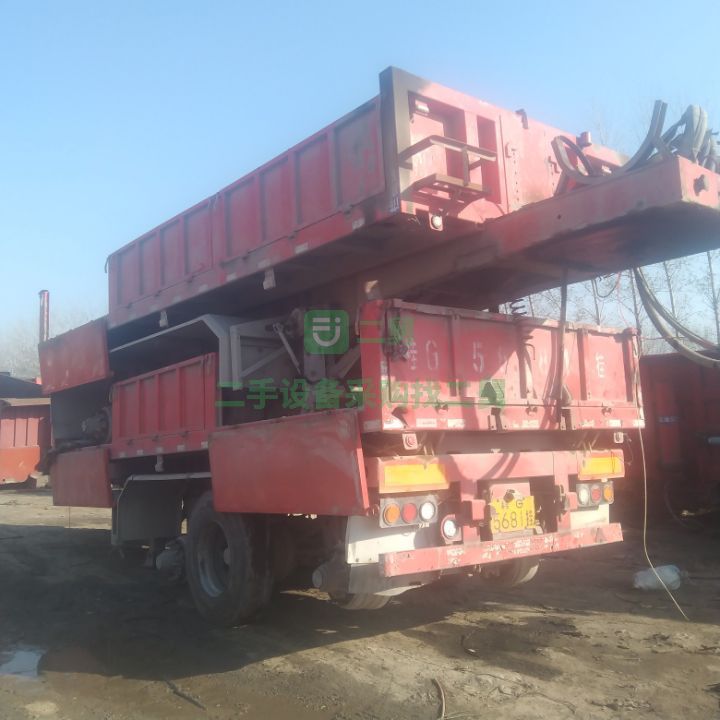 山東出售小蜜蜂后翻自卸車(chē)，20英尺集裝箱專(zhuān)用車(chē)型