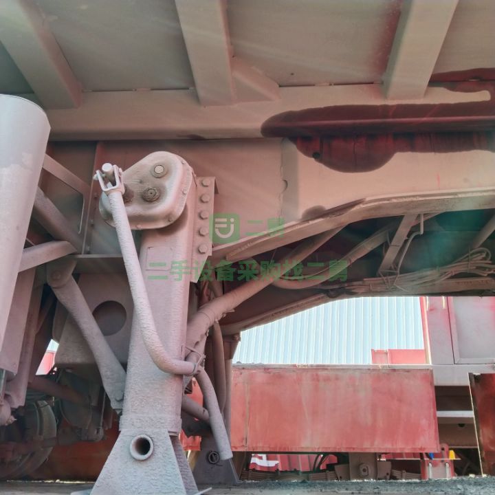山東出售小蜜蜂后翻自卸車(chē)，20英尺集裝箱專(zhuān)用車(chē)型
