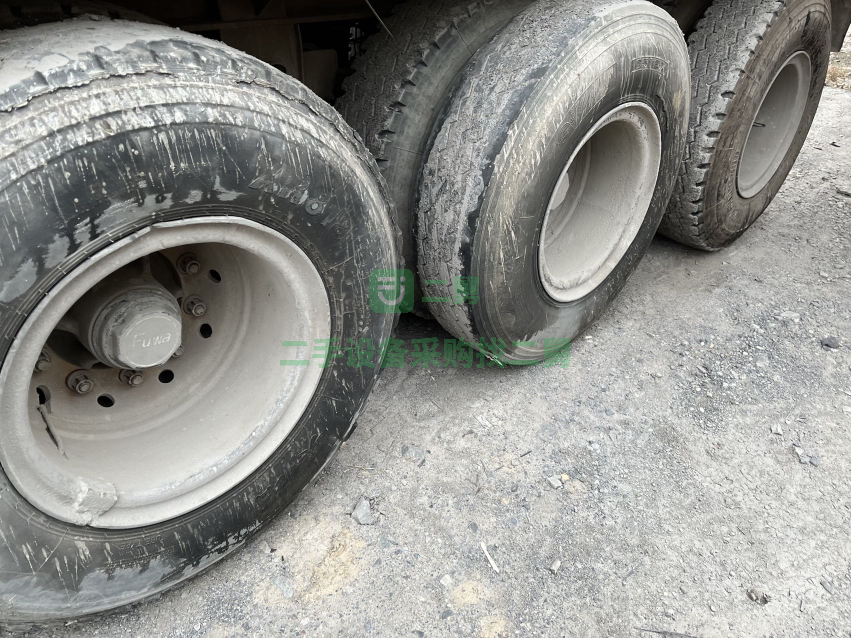 出售18年通亞55方散裝水泥罐車，手續齊全，包提檔過戶，主車驅力