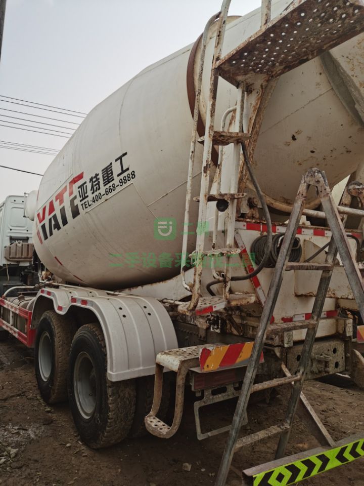 出售二手的豪沃亞特14方攪拌車
