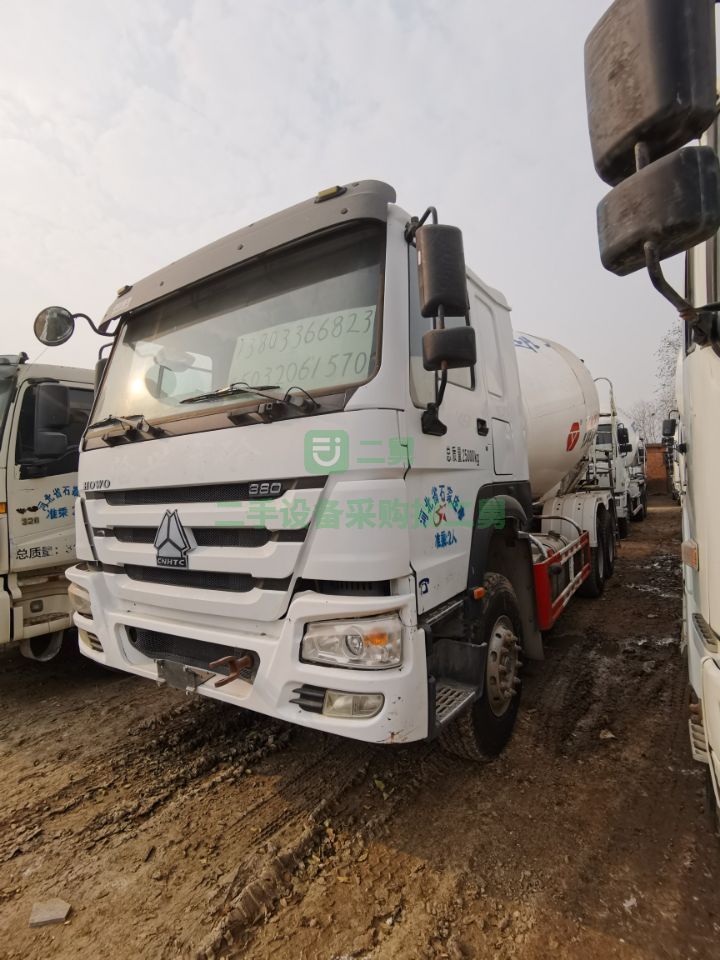 出售二手的豪沃亞特14方攪拌車