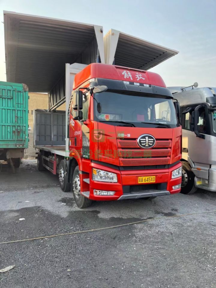出售解放J6P前四后四320馬力9.6米牽引車