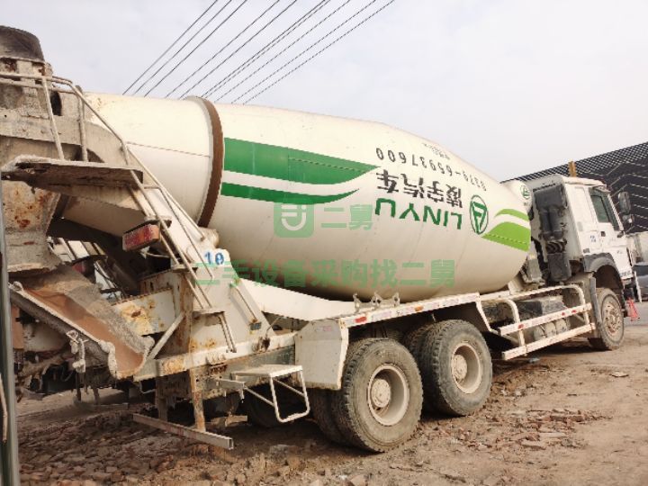 出售18年的豪沃凌宇大15方攪拌車