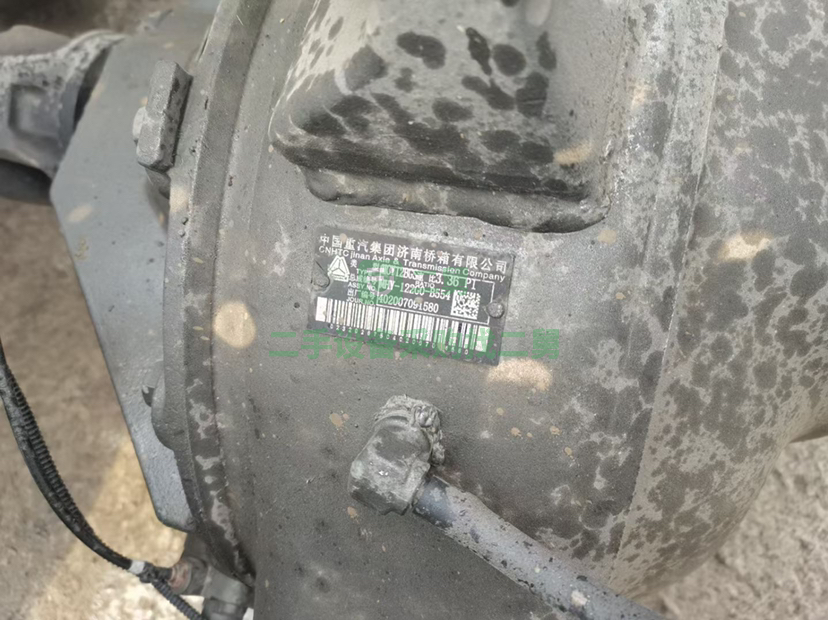 出售21年汕德卡540馬力帶液緩雙驅輕體牽引車