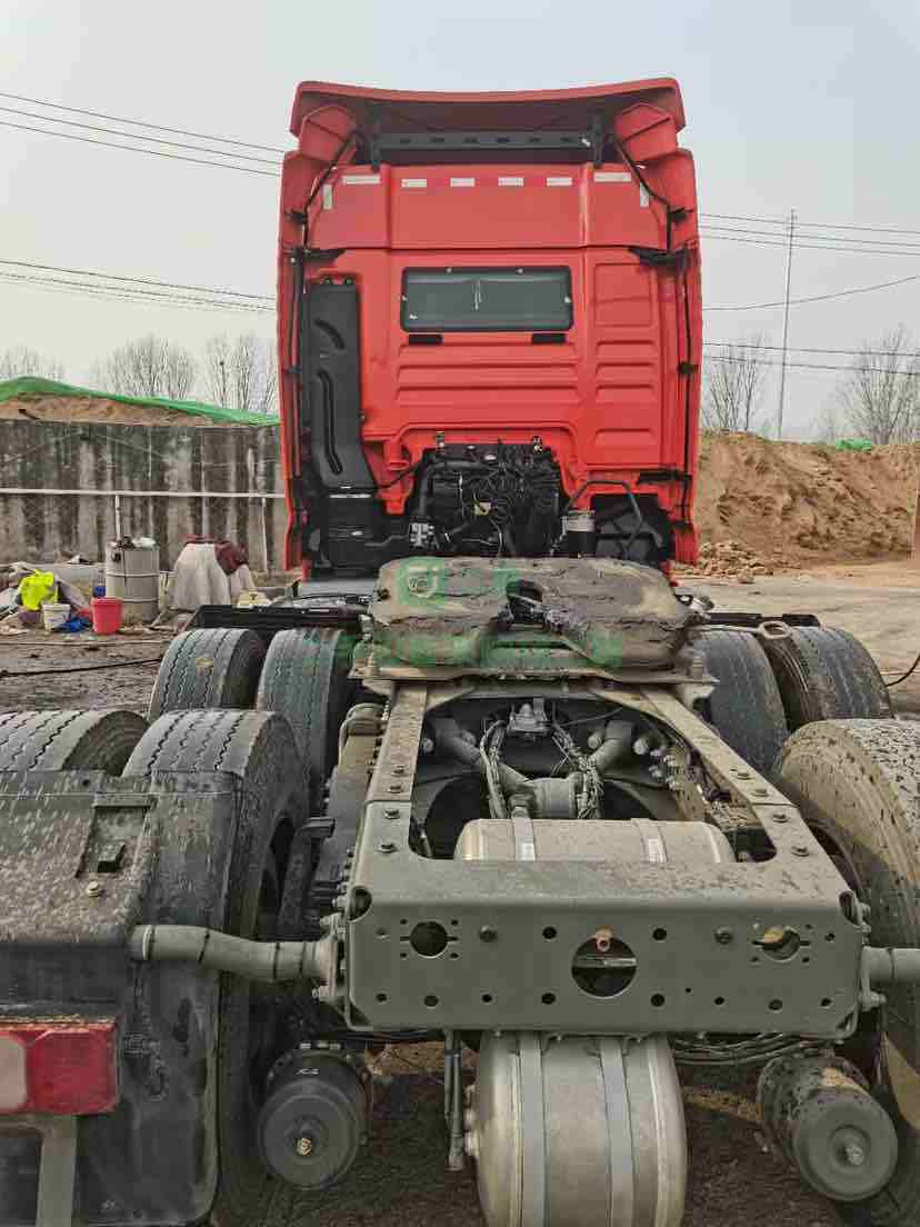 出售21年汕德卡540馬力帶液緩雙驅輕體牽引車