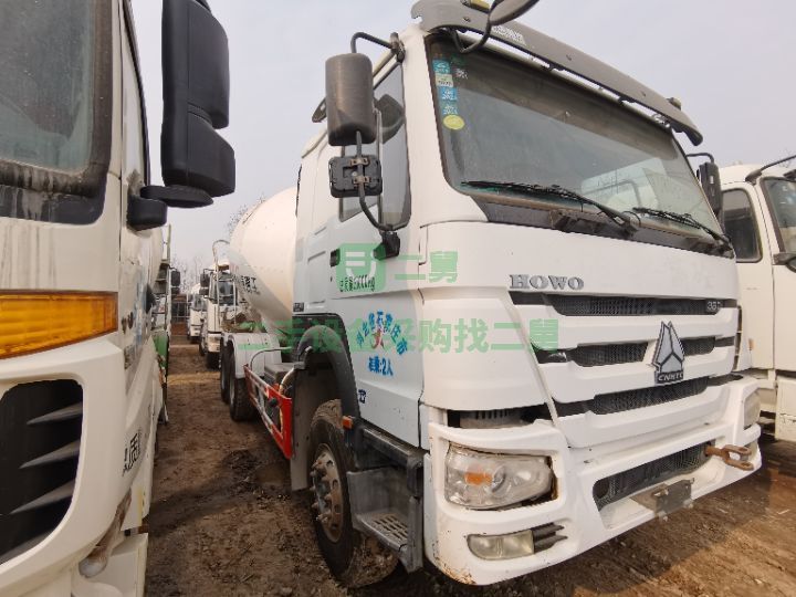 出售二手的豪沃亞特14方攪拌車