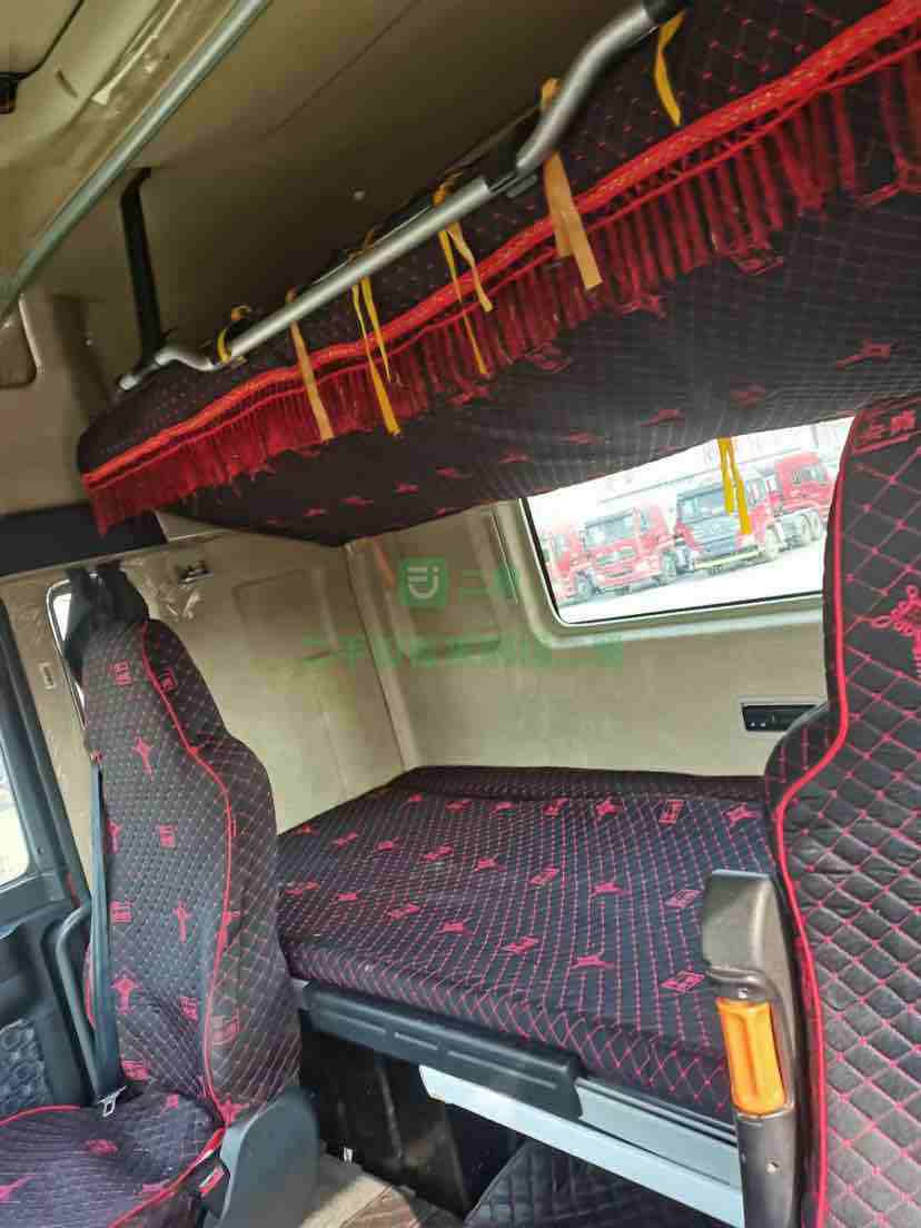 出售21年汕德卡540馬力帶液緩雙驅輕體牽引車