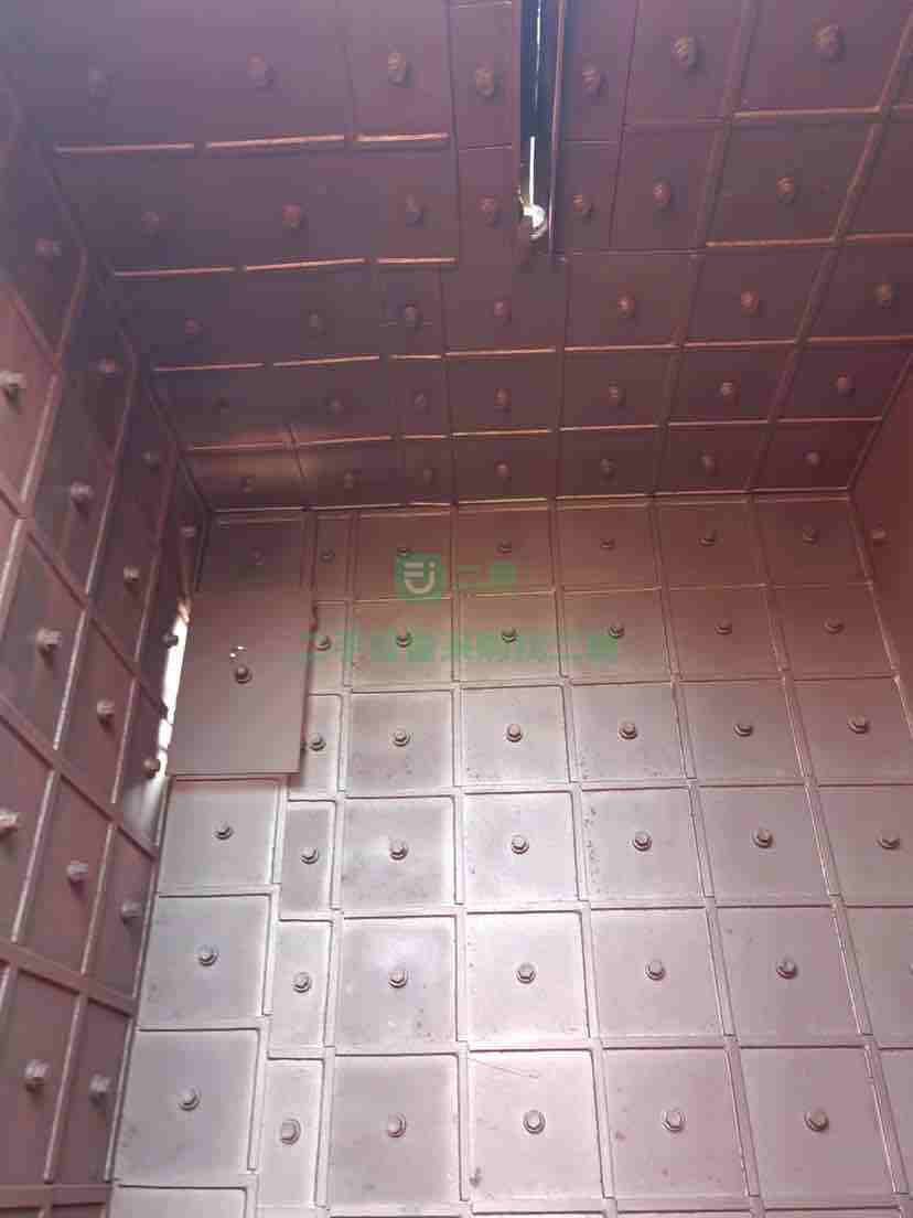 出售寬2米，高2.7米單鉤三噸，全護板拋丸機