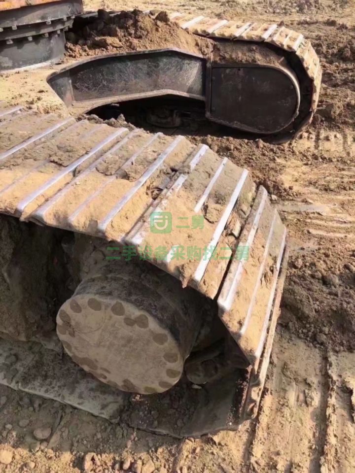 出售二手的日立350-6挖掘機，原裝進口車，車況性能免檢