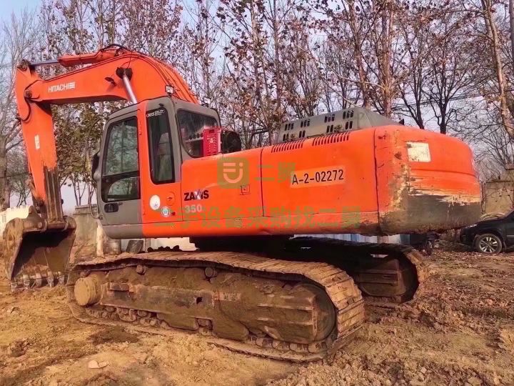 出售二手的日立350-6挖掘機，原裝進口車，車況性能免檢
