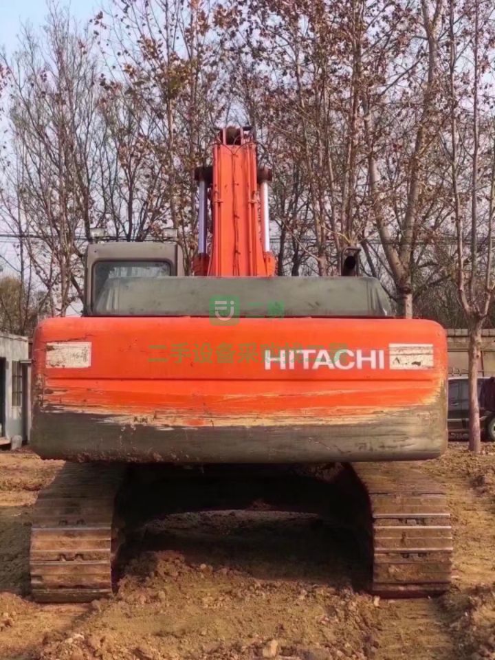 出售二手的日立350-6挖掘機，原裝進口車，車況性能免檢