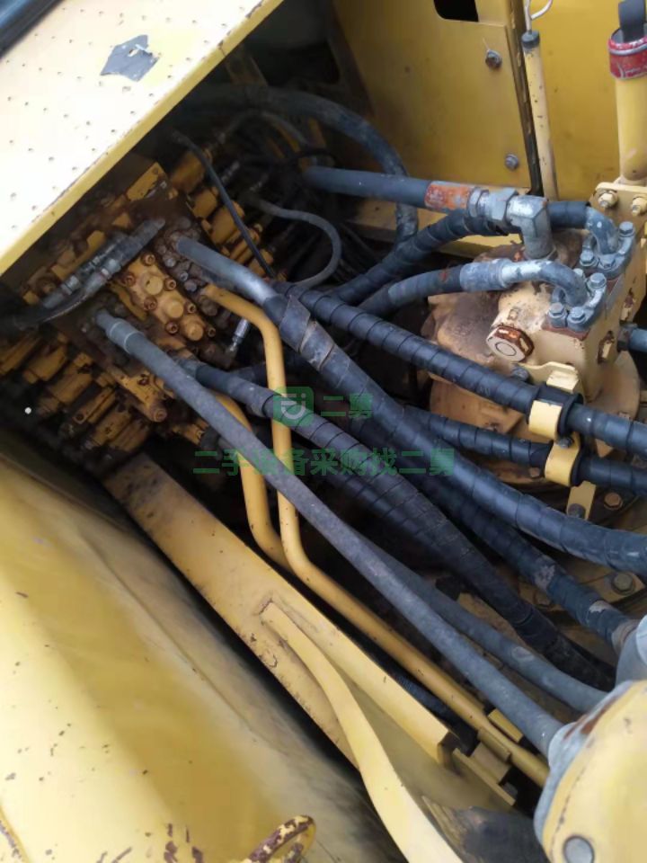 出售個人自用小松220一8M〇挖掘機