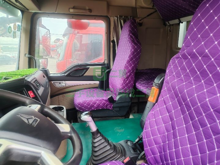 出售17年豪沃前四后八高欄貨車